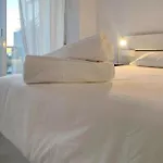 Nice Apartment In Marbella With House Sea View